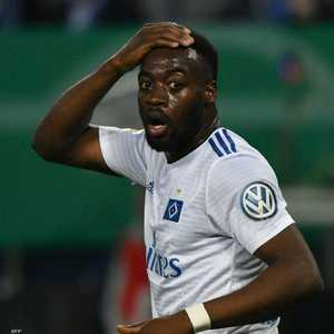 خالد ناري قال إنه تعرض لإساءات عنصرية.