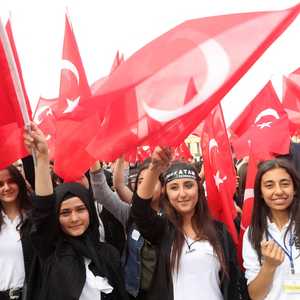 كثير من الشباب الأتراك يؤيدون حزب الشعب الجمهوري المعارض