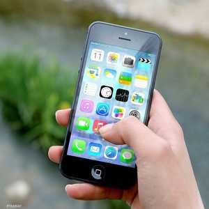 صورة أرشيفية لأحد هواتف آيفون