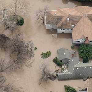 أرشيفية لأمطار ضربت كاليفورنيا