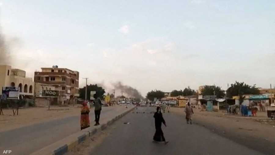 قالت وزارة الإعلام السودانية إن قوات عسكرية مشتركة تقتحم مقر الإذاعة والتلفزيون في أم درمان وتحتجز عددا من العاملين.