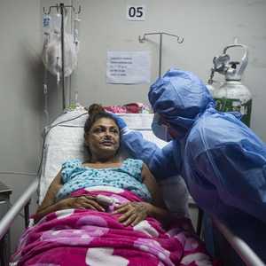 أرشيفية.. مريضة بكورونا في أحد المستشفيات في البيرو