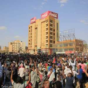 المتظاهرون طالبوا بإعادة الحكم المدني