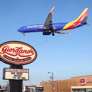 مطالب بطرد طيار ساوث ويست الذي عارض بايدن في الطائرة