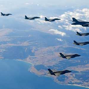 قوات أميركا سيرت B-1B فوق نقاط بحرية رئيسية بالشرق الأوسط