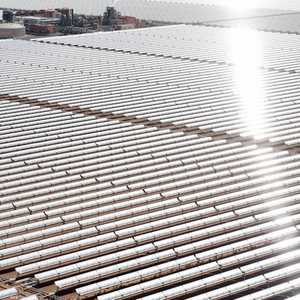 جانب من أحد مشاريع توليد الطاقة من الشمس في المغرب.