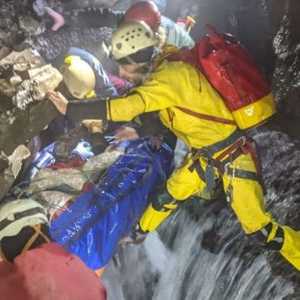 جانب من عملية الإنقاذ.