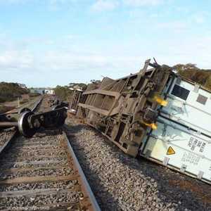 الشاحنة انقلب رأسا على عقب إثر الاصطدام