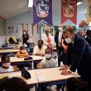 الرئيس الفرنسي خلال زيارته أحد المدارس في سبتمبر الماضي.