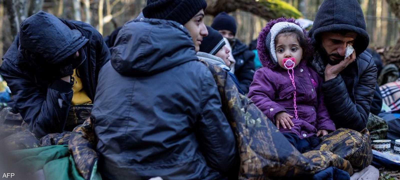 عائلة عراقية كردية من دهوك على الحدود البيلاروسية البولندية.