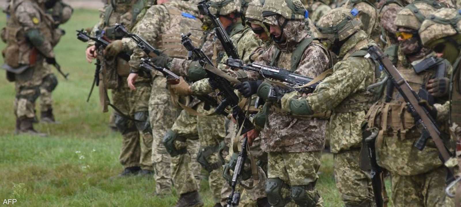 قوات أوكرانية تشارك في مناورات وسط توتر مع روسيا.