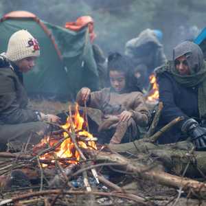 يواجه المهاجرون ظروفا صعبة على الحدود بين بيلاروسيا وبولندا
