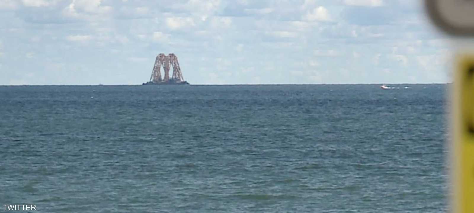 الهيكل الغامض ظهر على سطح البحر في الأول من نوفمبر