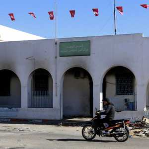 المحتجون قاموا بإحراق مركز الأمن في بلدة عقارب