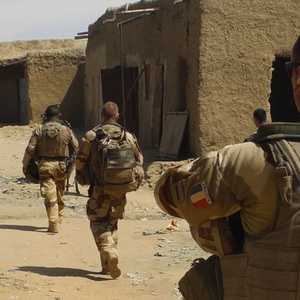 دورية فرنسية في إطار عملية برخان في جولة بقرية بمالي