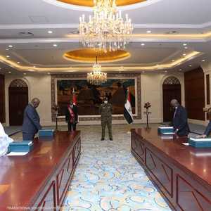 أعضاء مجلس السيادة يؤدون القسم أمام البرهان