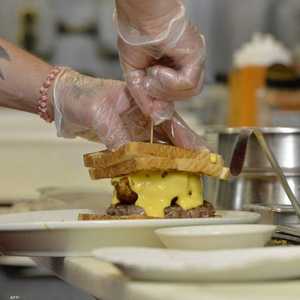 اللحوم الحمراء ترفع خطر الإصابة بسرطان القولون.. أرشيفية