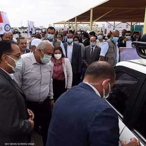رئيس الحكومة المصرية مصطفى مدبولي شهد تشغيل السيار.