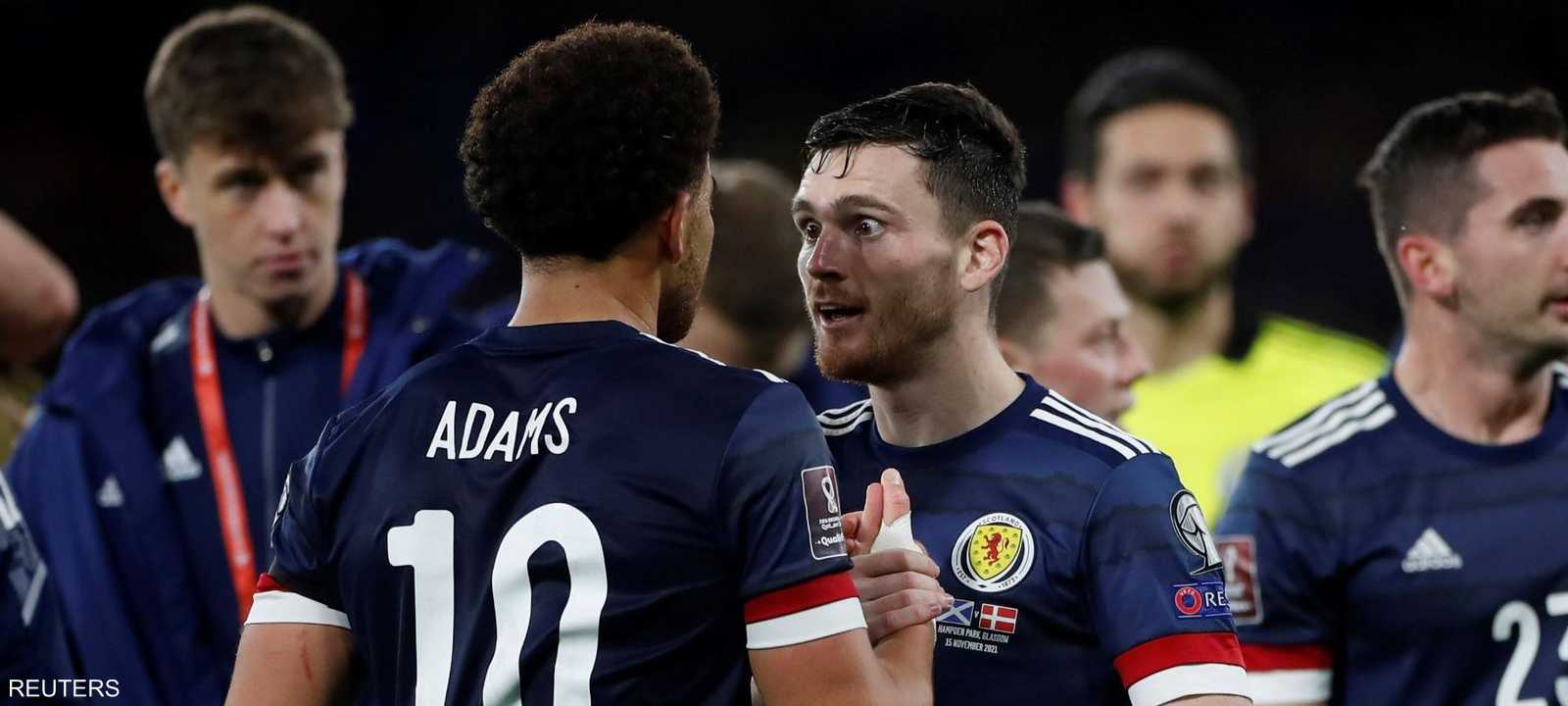 فرحة للاعبي منتخب اسكتلندا بالفوز على الدنمرك