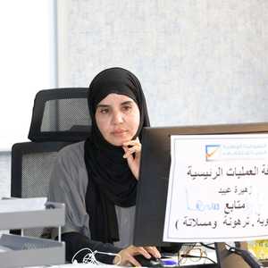 موظفة في المفوضية تتابع الإشراف على دوائر انتخابية