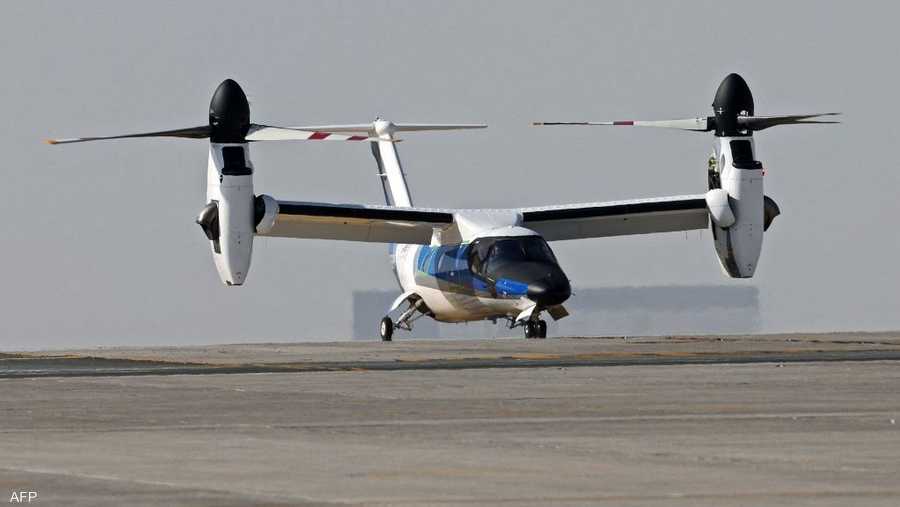 طائرة "أي دبليو 609" ذات المحركين، تحلّق في معرض دبي للطيران 2021.