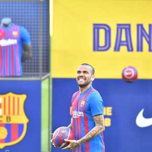 ألفيش يعود إلى برشلونة