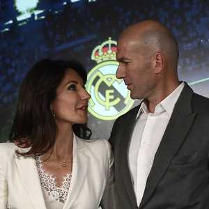 النجم الفرنسي زين الدين زيدان وزوجته فيرونيك