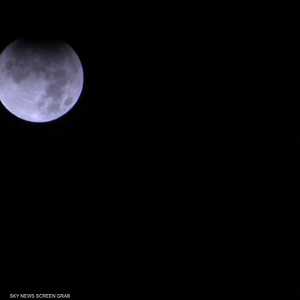 أطول خسوف جزئي للقمر منذ فبراير من عام 1440