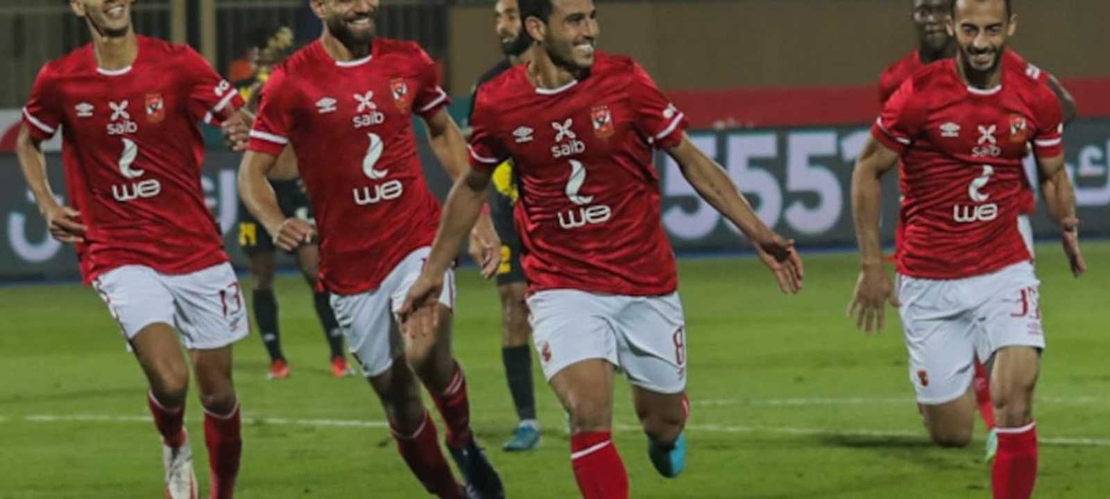 لاعبو الأهلي يحتفلون بالفوز