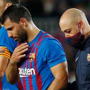 أغويرو مهدد بالاعتزال