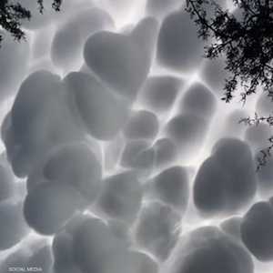 سحب نادرة في سماء الأرجنتين