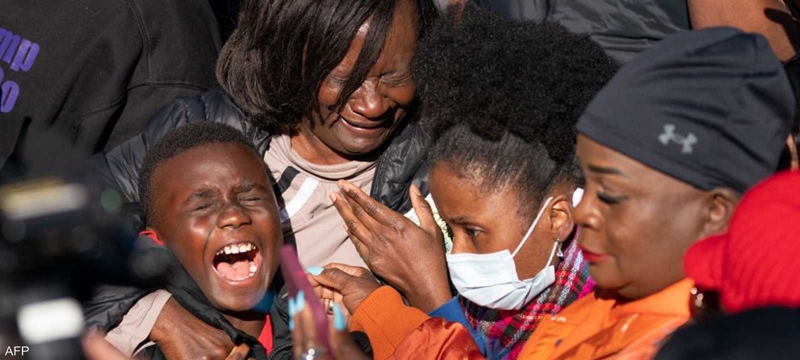 أقارب الضحية خلال المحكمة.