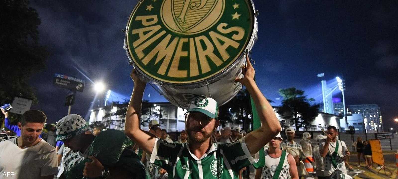 أحد مشجعة فريق بالميراس البرازيلي
