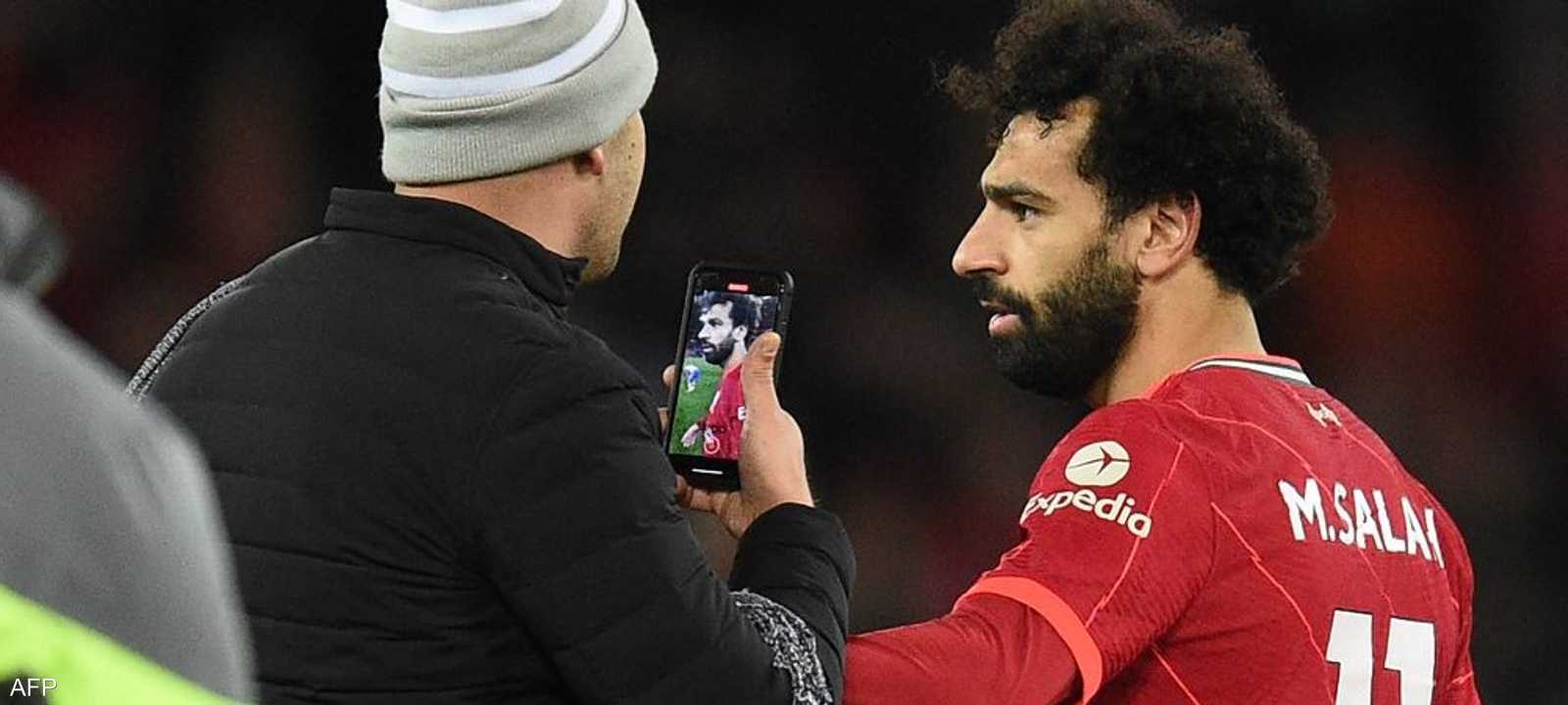 محمد صلاح مع المشجع