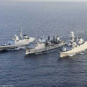 حلت سفن حربية مكان اليخوت الفاخرة