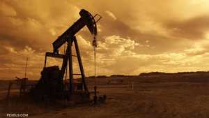 سرعة انتشار أوميكرون تلقي بظلالها على أسعار النفط.