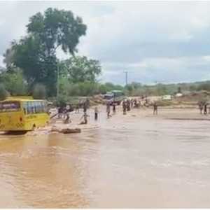 حافلة كينيا كانت تحمل عشرات الركاب