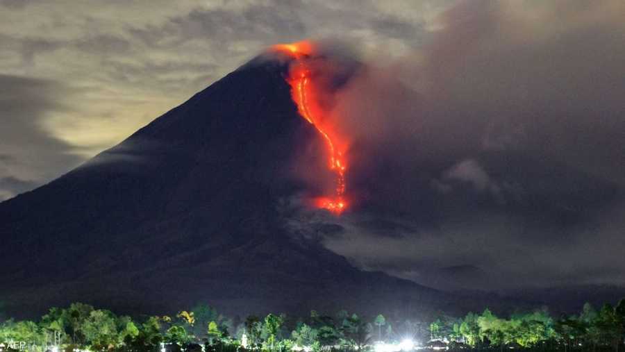 يعود آخر ثوران لبركان سيميرو إلى ديسمبر 2020.