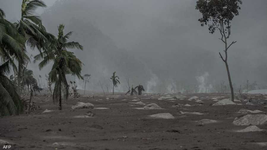 ضربت السلطات المحلية طوقا أمنيا على مسافة خمسة كيلومترات حول الفوهة لأن الانبعاثات من البركان مشبّعة بغبار الرماد المؤذي لبعض الأشخاص.