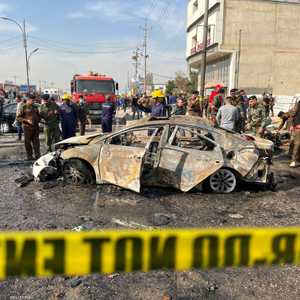 عناصر من الأمن العراقي في موقع الانفجار بالبصرة