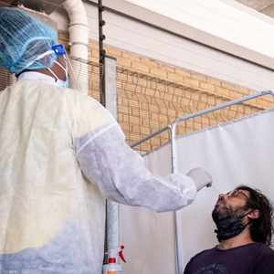 المصابون بـ"أوميكرون" عانوا أعراضا خفيفة