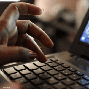 لم يتضح على الفور سبب الأعطال التي أصابت الكابلات