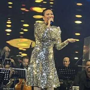 شيرين عبد الوهاب ظهرت حليقة الشعر لأول مرة في حفلها بأبوظبي