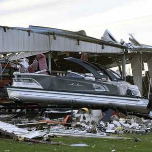 جانب من آثار الأعاصير التي ضربت عددا من ولايات أميركية.