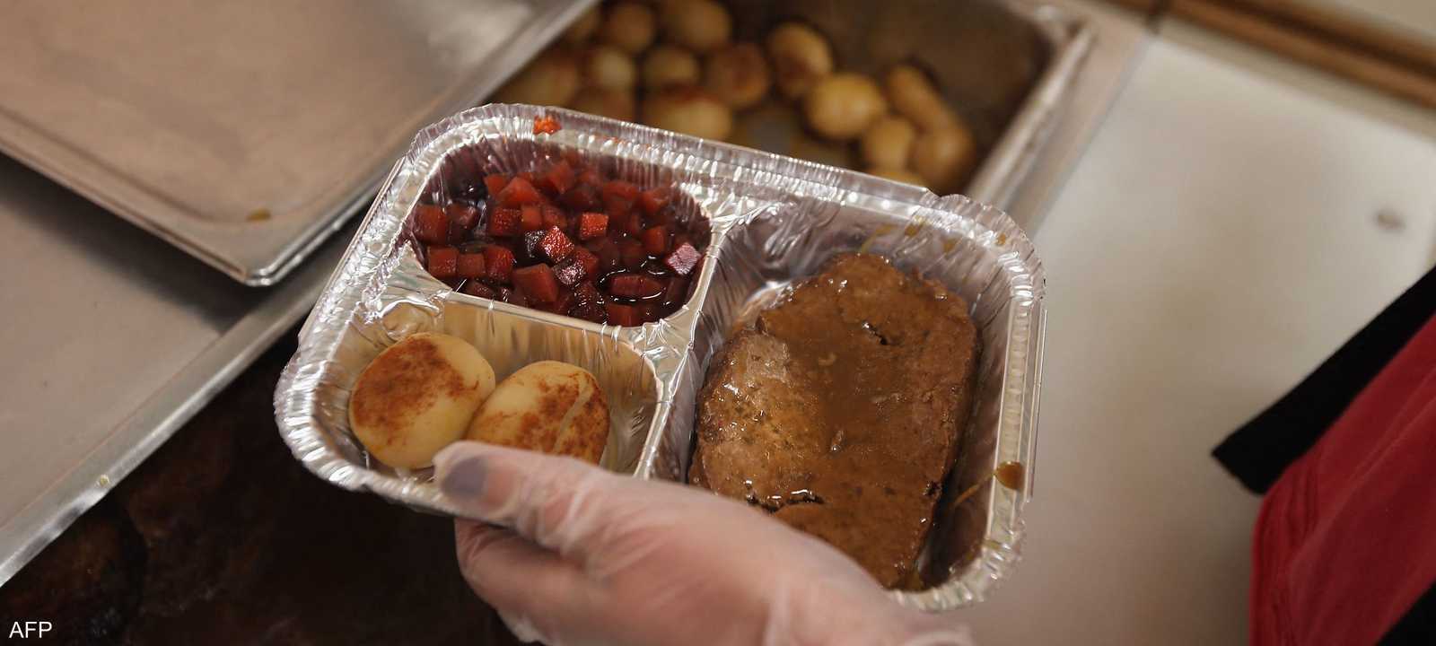 لا يجب إهمال الطعام في العمل.