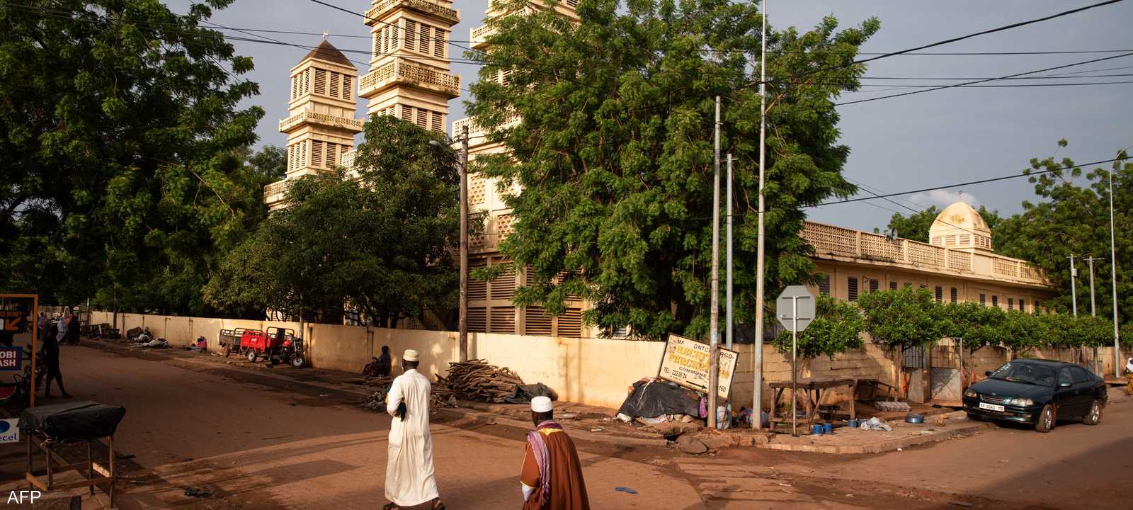 تسعى المشاورات الوطنية لعودة المدنيين إلى السلطة.