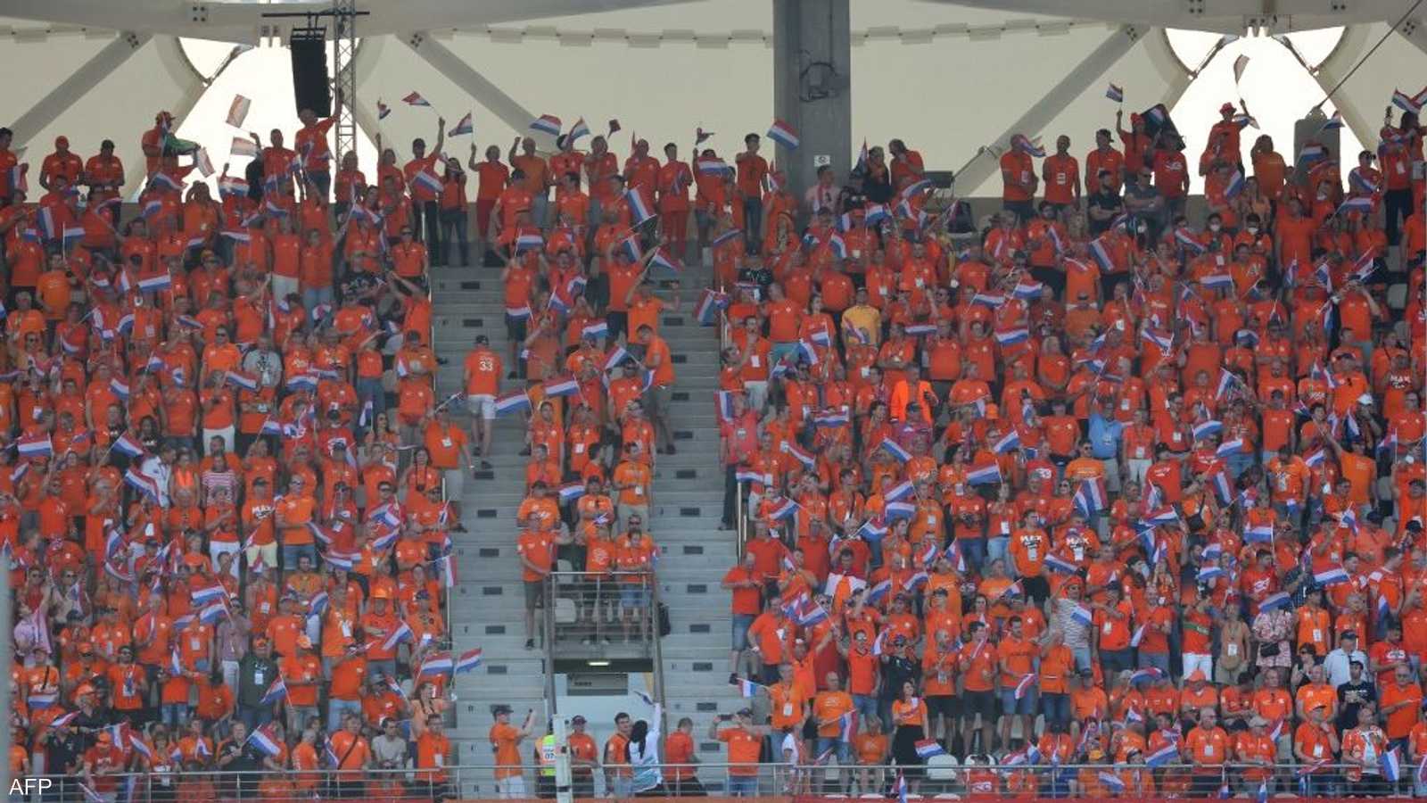 جمهور هولندي كبير جاء لأبوظبي لمساندة فيرستابن