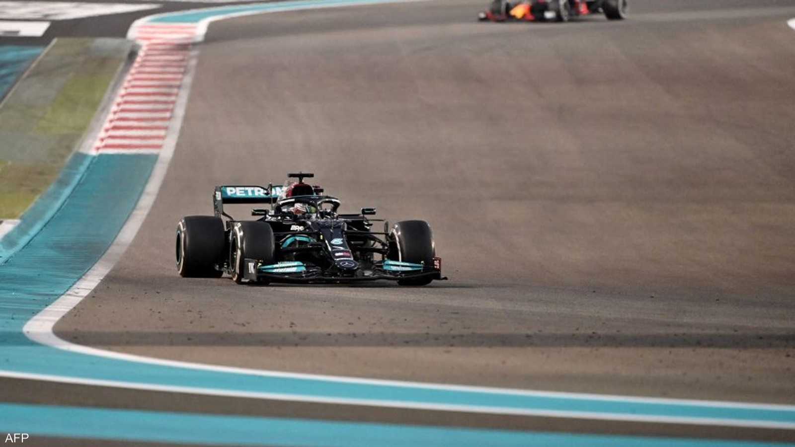 هاملتون كان في طريقه للفوز قبل "المفاجأة"
