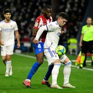 جانب من المباراة بين الريال وأتلتيكو.