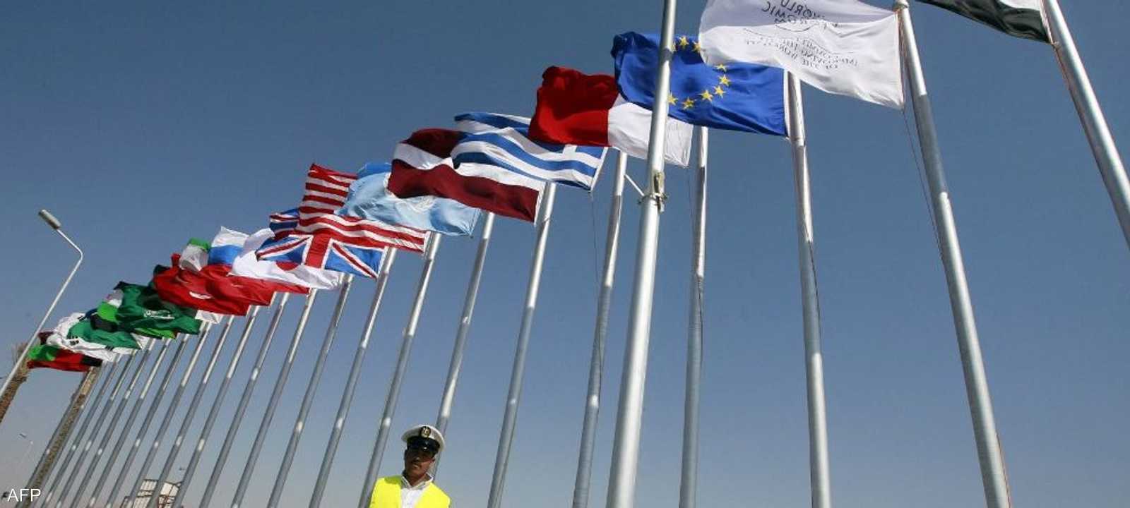 يشارك في المؤتمر حوالي 2700 شخصية من مختلف أنحاء العالم.